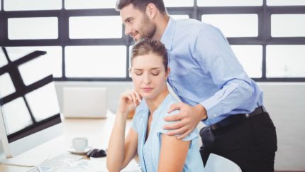 Mitarbeiterzufriedenheit steigt durch Schutz vor Be­läs­ti­gung