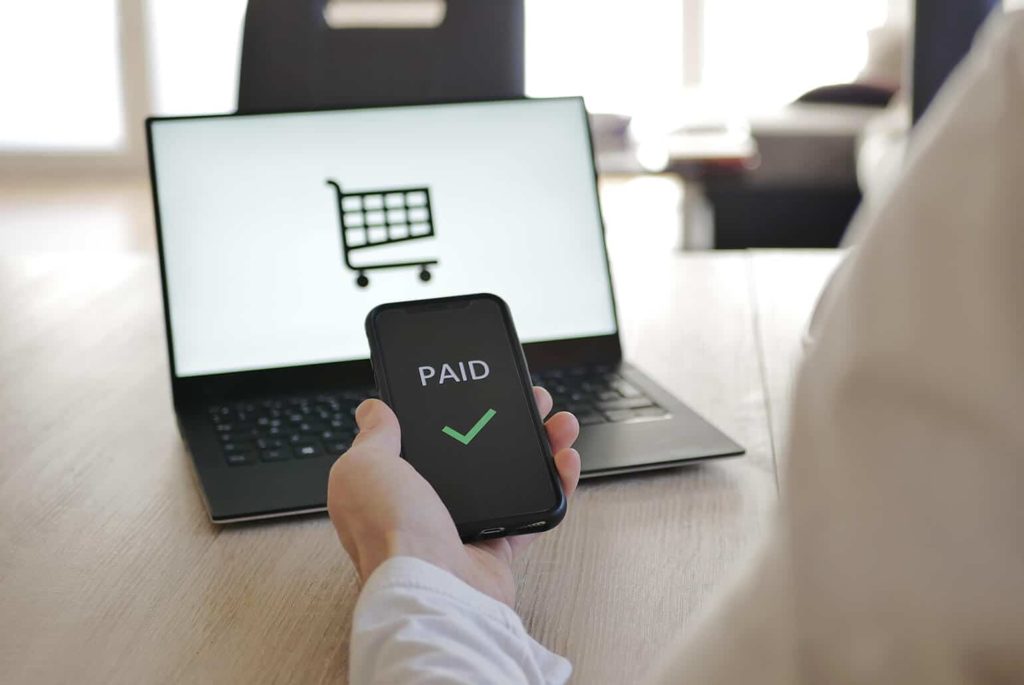 Online bezahlen las­sen: Händ­ler müs­sen viel bedenken