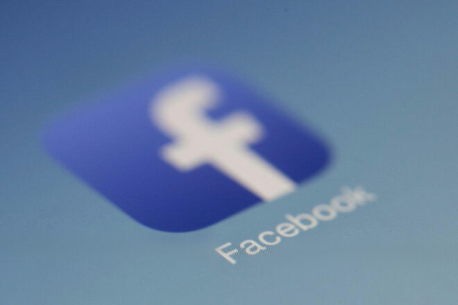 Das Facebook-Logo steht als Symbol dafür, dass viele Unternehmen für ihre Firma bei Facebook ein Unternehmensprofil oder Unternehmenskonto erstellen und verifizieren und dafür auch entsprechende Kosten aufwenden, um Facebook für ihr Business zu nutzen.